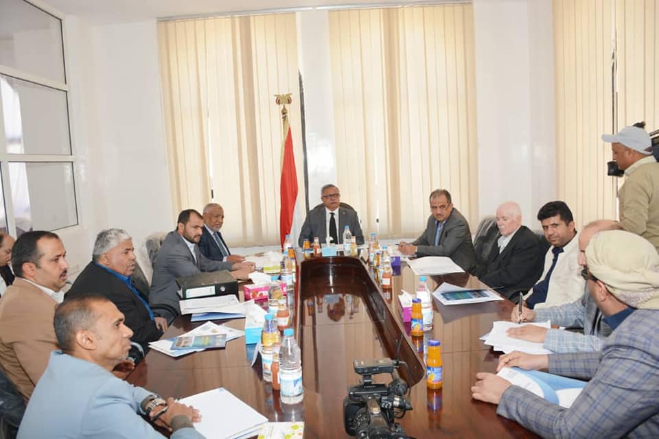 رئيس الوزراء عبد العزيز بن حبتور يناقش مع قيادة صندوق رعاية وتأهيل المعاقين أوضاع الصندوق وإنجازاته خلال العاميين الماضيين ..