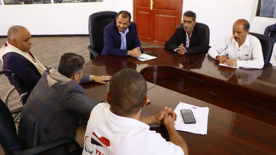 المدير التنفيذي لصندوق المعاقين يناقش مع قيادة جمعية المعاقين حركياً بأمانة العاصمة أوضاع الجمعية  والمشاكل التي تواجهها