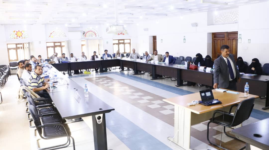 تدشين الدورة التدريبية حول إعداد وكتابة التقارير والمراسلات الأدارية لموظفي صندوق رعاية وتأهيل المعاقين