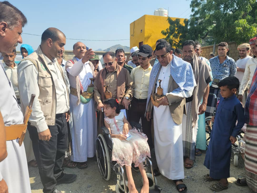 تدشين مشروع توزيع أجهزة تعويضية للأشخاص ذوي الإعاقة في مديرية كعيدنة بمحافظة حجة