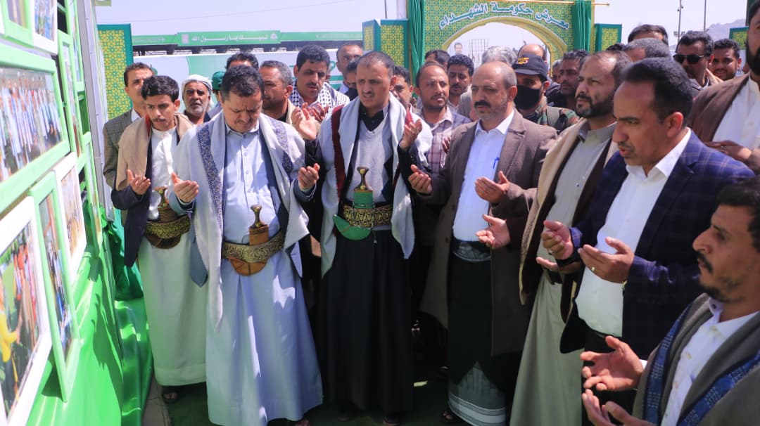 قيادة وزارة الشؤون الاجتماعية والعمل تزور أضرحة الشهداء في الذكرى السنوية للشهيد
