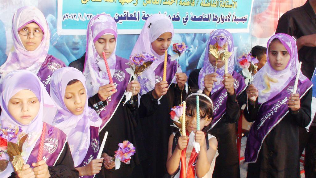 المركز الثقافي للمكفوفين يحتفل بتخرج 40 كفيفا وكفيفة في الجامعات اليمنية